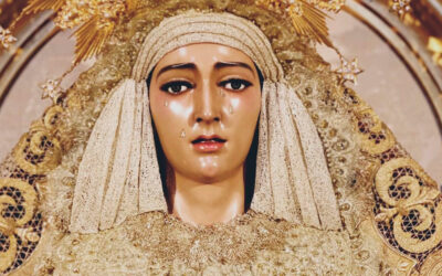 María Santísima de Fe y Caridad, vestida para la Pascua y tiempo ordinario