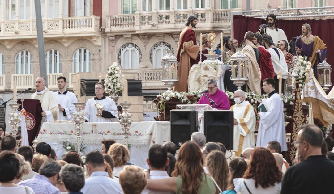 Alabado sea el Santísimo Sacramento del Altar; GRACIAS