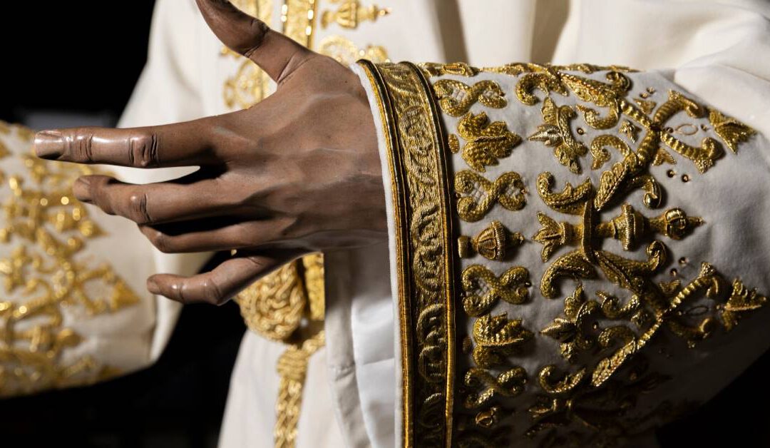 La nueva túnica ‘persa’ del Señor de la Santa Cena